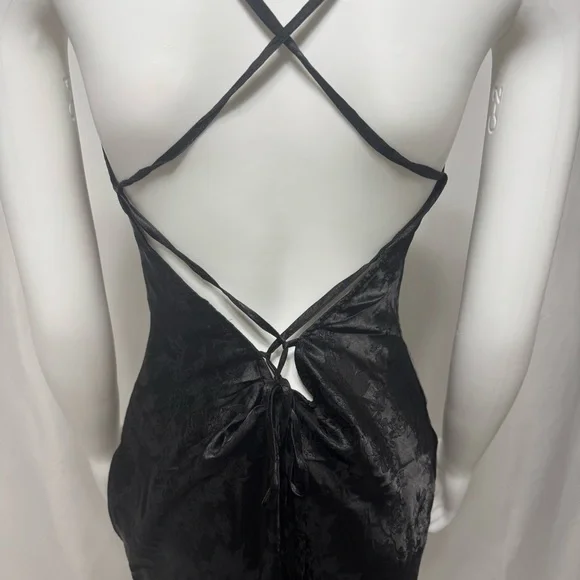Elegant Black Satin Dress - Picture 9 of 14